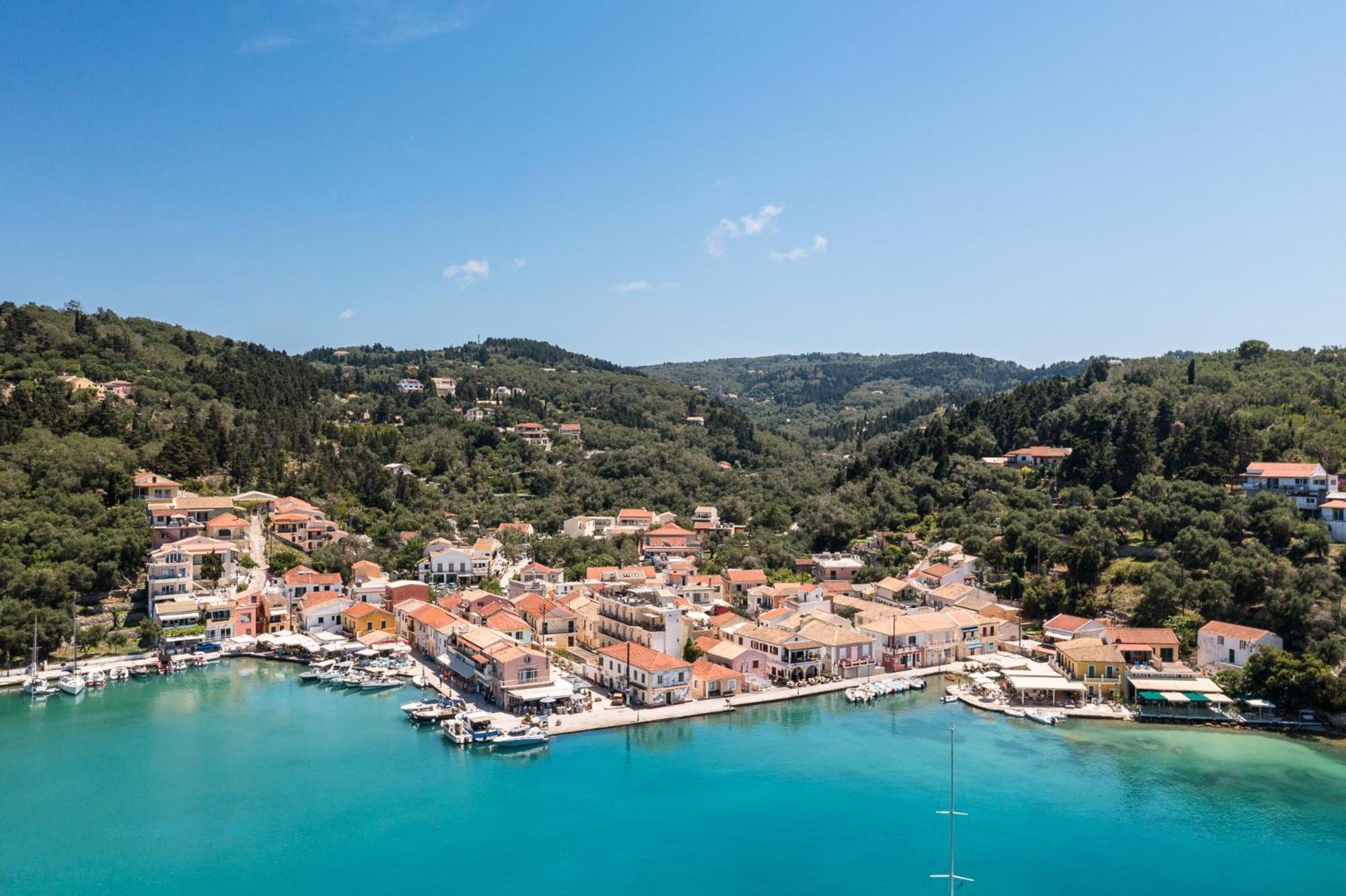 Agaloula Centrally Located Apartments, Lakka Екстериор снимка