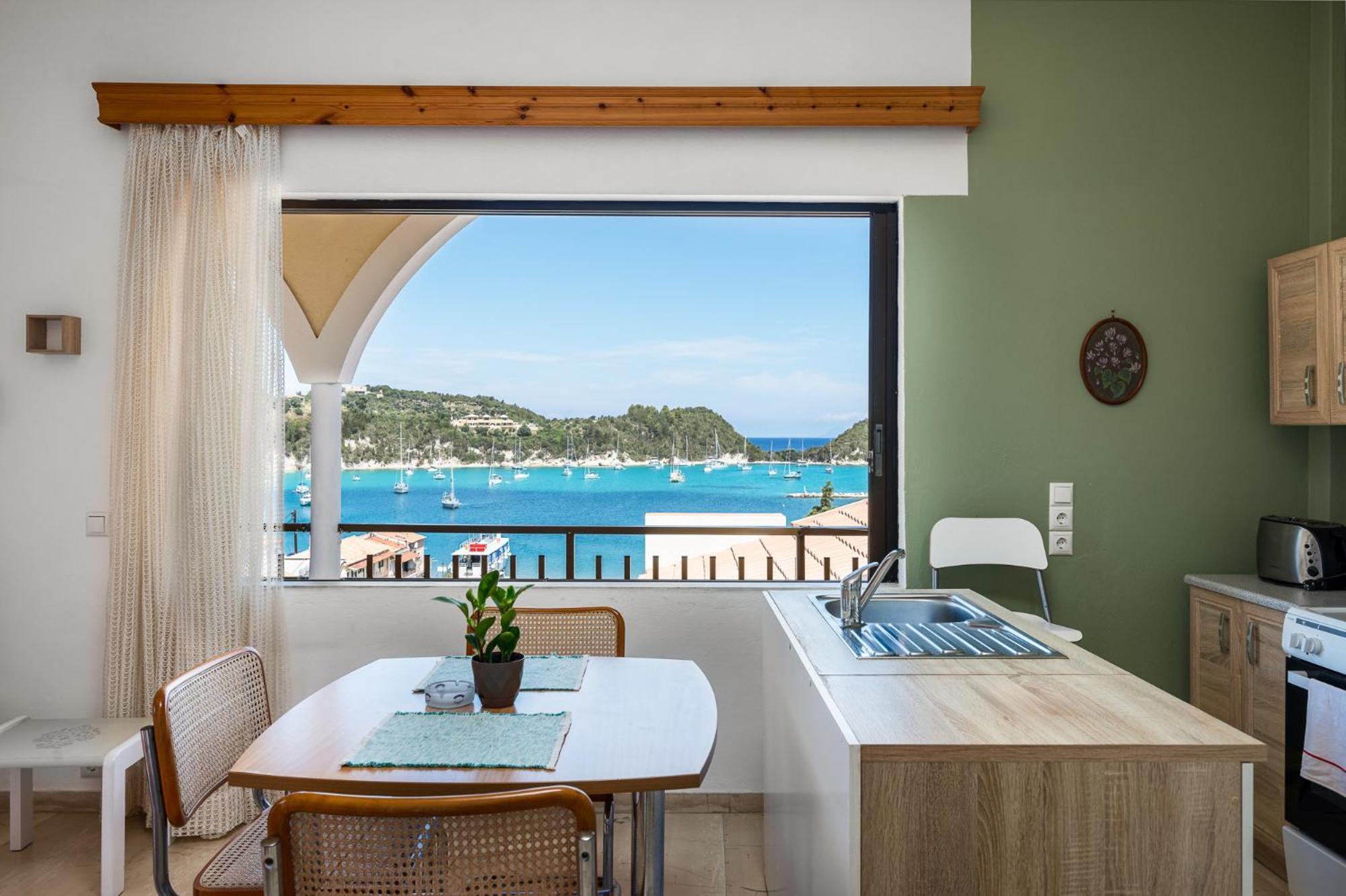 Agaloula Centrally Located Apartments, Lakka Екстериор снимка