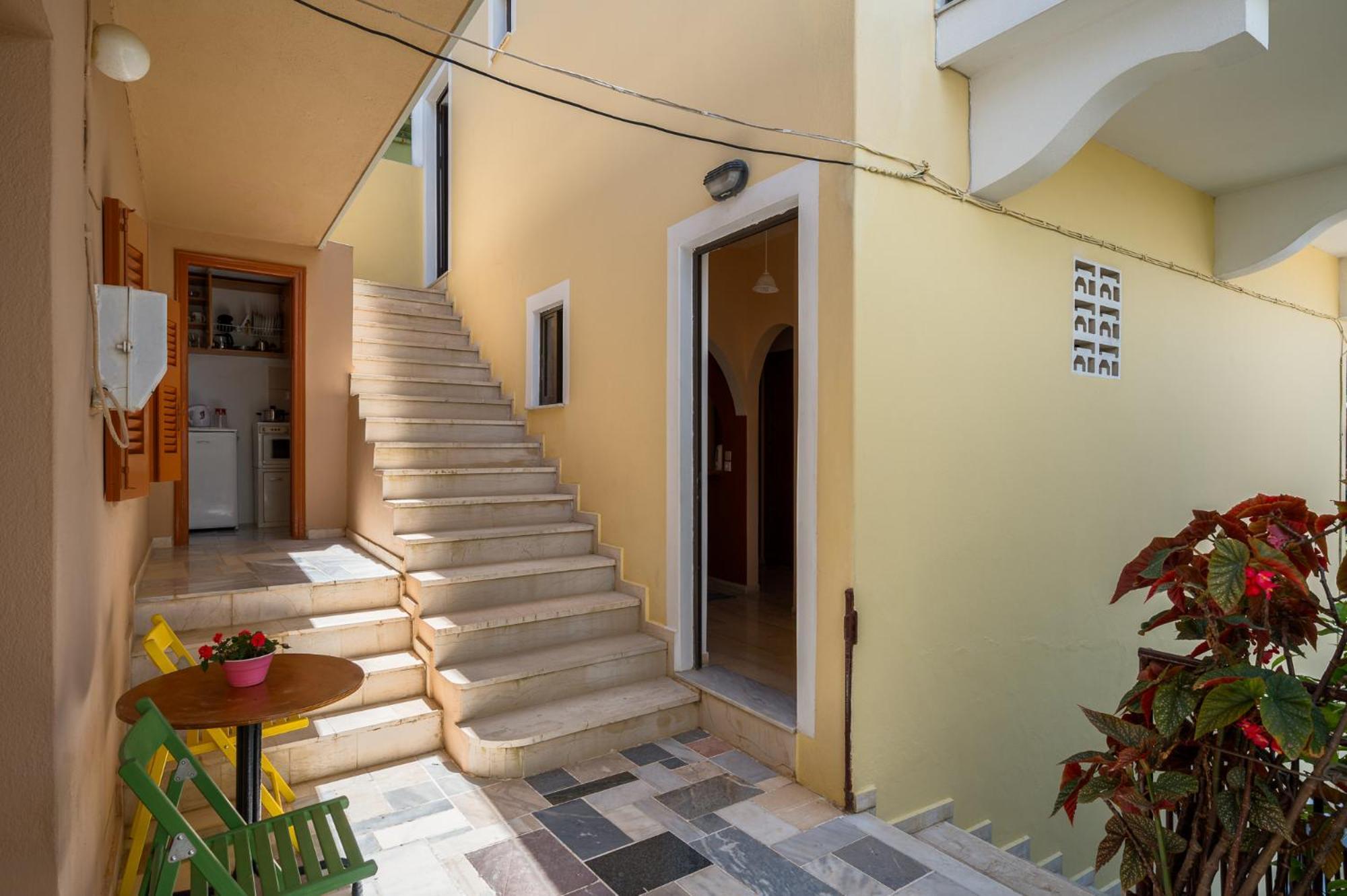 Agaloula Centrally Located Apartments, Lakka Екстериор снимка