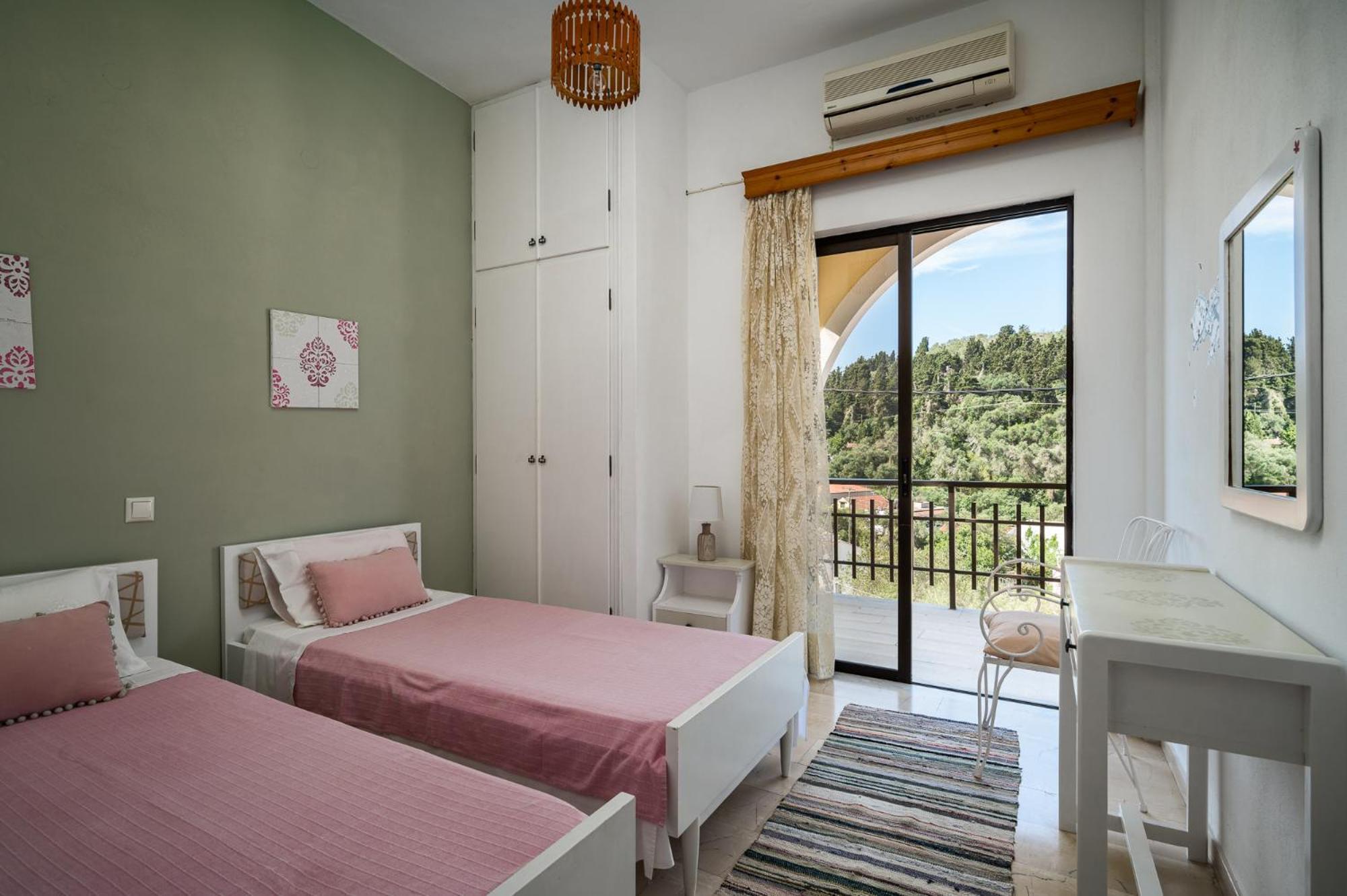 Agaloula Centrally Located Apartments, Lakka Екстериор снимка