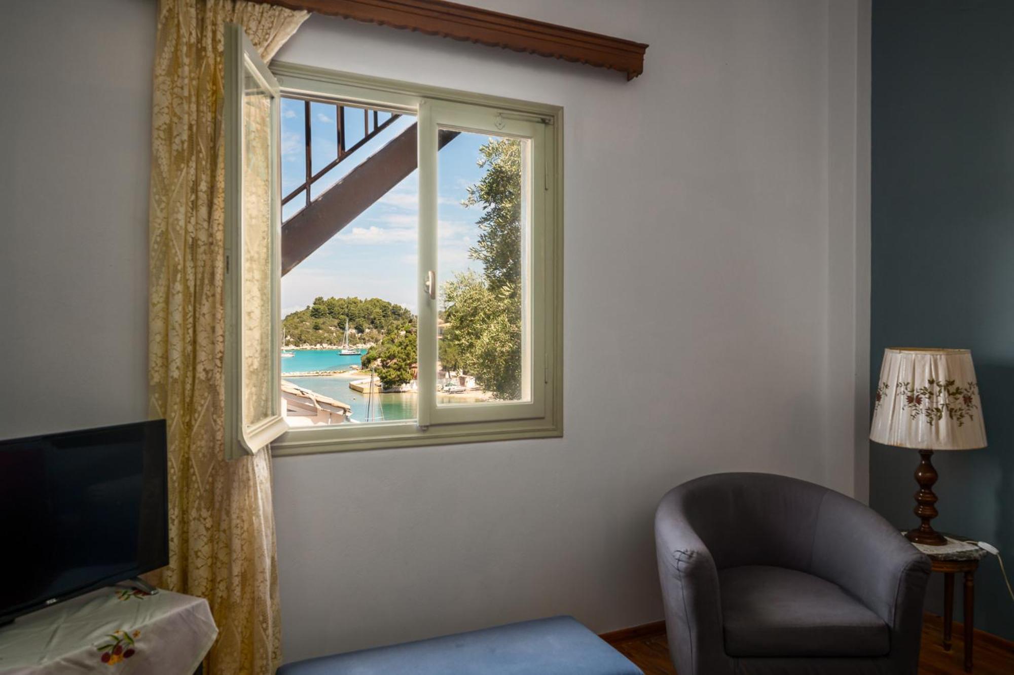 Agaloula Centrally Located Apartments, Lakka Екстериор снимка